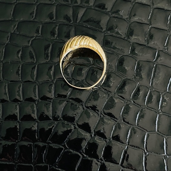 14k Gold Matte And Polished Chevron Woven Crossover Dome Ring - Picture 9 of 9
